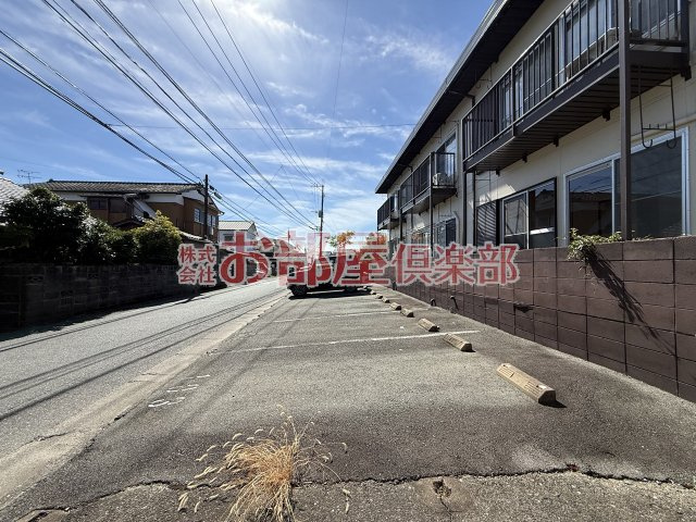 コーポ中村の駐車場|駐車場があるので、車を買う予定の方も安心です