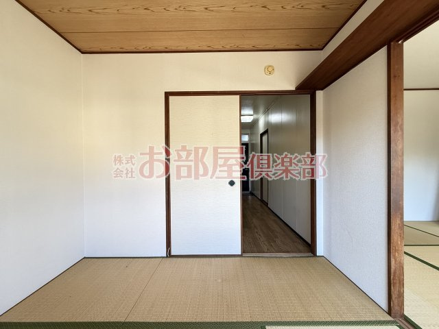 コーポ中村の居間・リビング|こちらの居間で趣味の時間をお楽しみください