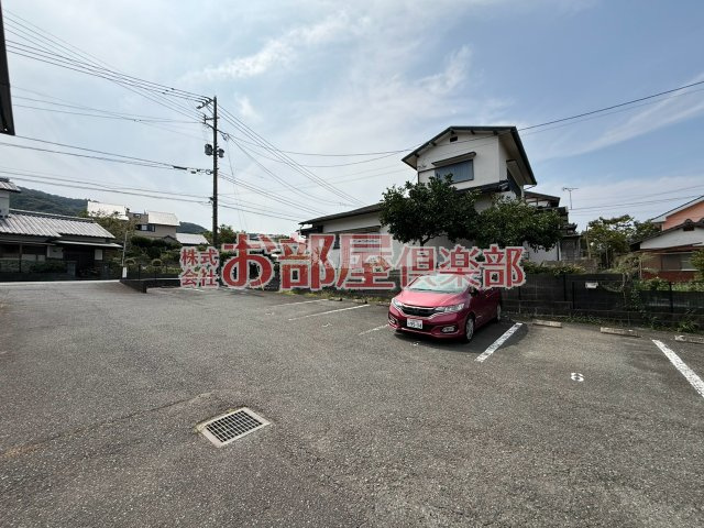シャルムⅣの駐車場