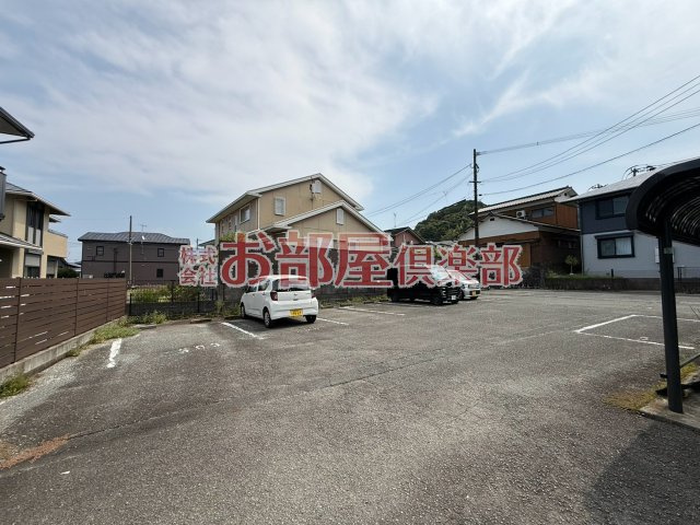 シャルムⅢの駐車場