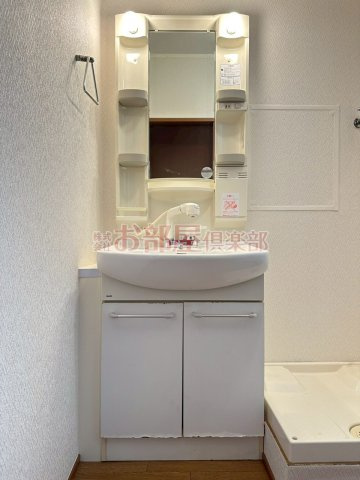 クインズコートの洗面所|ゆったりとスペースのある洗面所