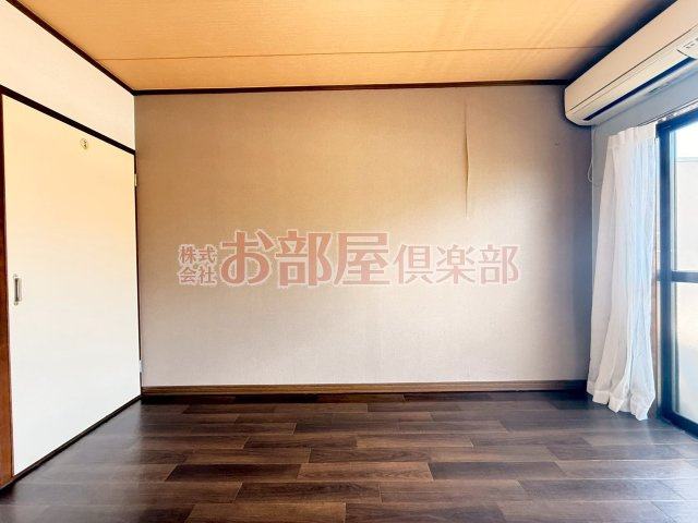 プレジデント中尾の洋室|明るい洋室です