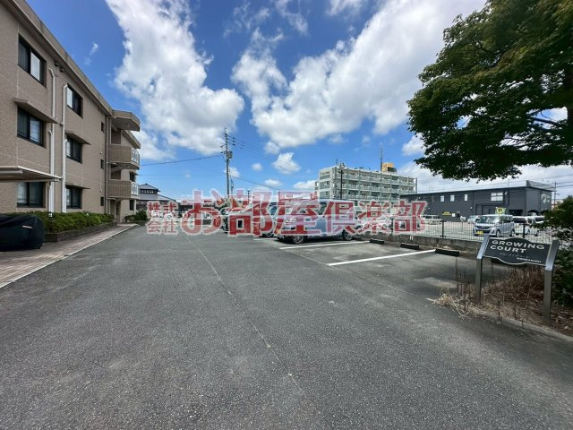 グローイングコートの駐車場|駐車場があります