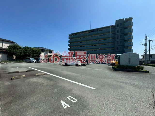 グリーンキャッスルの駐車場|車をお持ちの方に嬉しい駐車場付きの物件です
