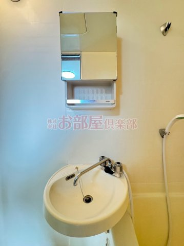 愛梨ビルⅡの洗面所|コンパクトで使いやすい洗面所