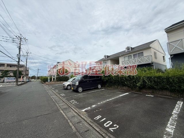 上津コーポB棟の駐車場|駐車場に車を止められます