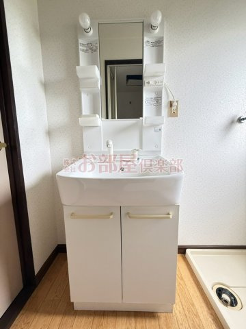 上津コーポB棟の洗面所|脱衣スペースもあります