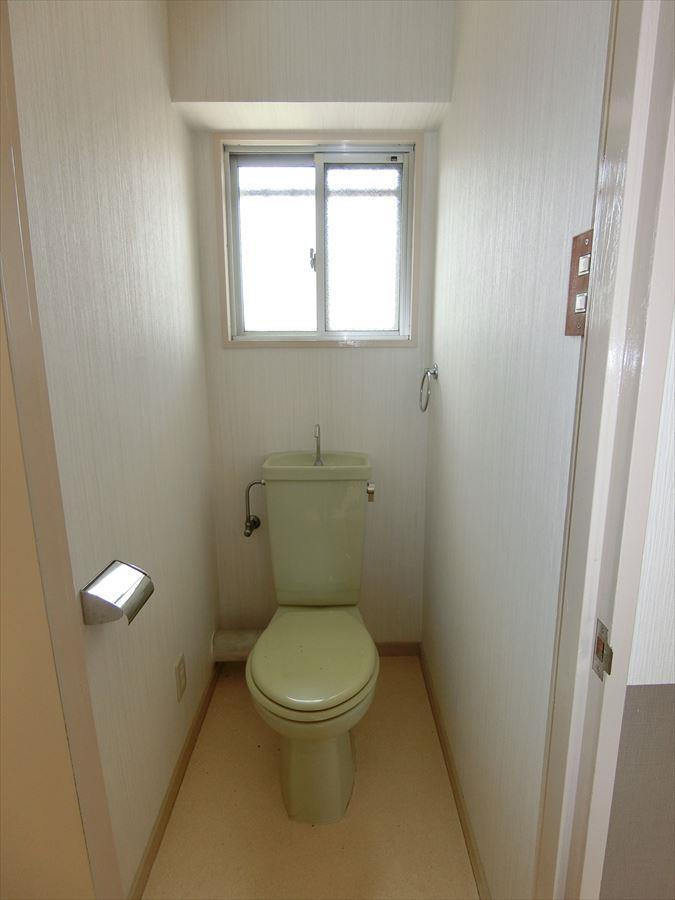 メゾン筑紫のトイレ|ゆったりとした空間のトイレです