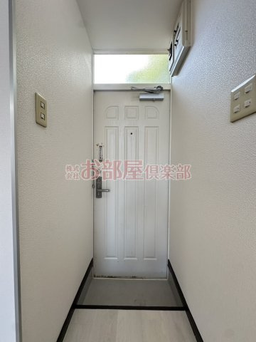 シャルム諏訪野の玄関|明るい玄関です