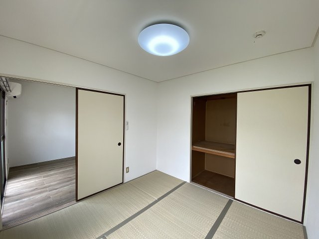 ジョイフル浜田Bの和室