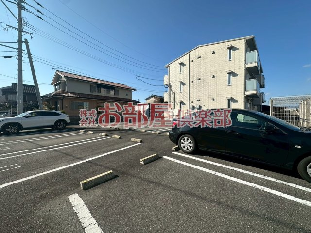 D-room F.京町の駐車場|車をお持ちの方に嬉しい駐車場付きの物件です