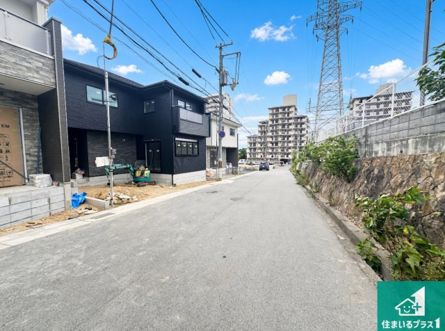 神戸市垂水区清水が丘　第1期　新築一戸建ての前面道路含む現地写真|周辺は落ち着いた街並みの住宅地！子育てがしやすい住環境です！まだ未完成ですが、現地でしかわからない事もございます。是非一度ご覧ください。