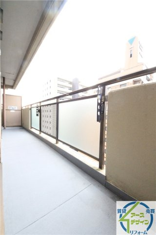 メイカビルのバルコニー