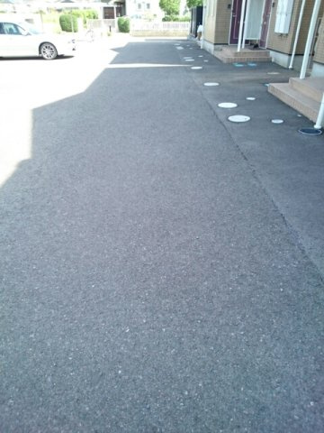 メゾンディオールⅡ　Ｂの駐車場|駐車場に車を止められます