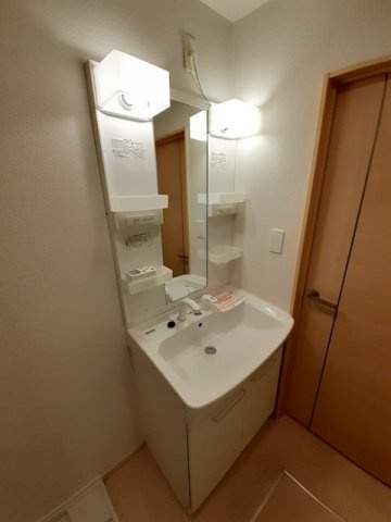 ラフレシール　Ａの洗面所|洗面所です