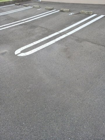 セレナーデＡの駐車場|駐車場に車を止められます