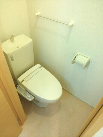 セレナーデＡのトイレ|落ち着いたトイレです