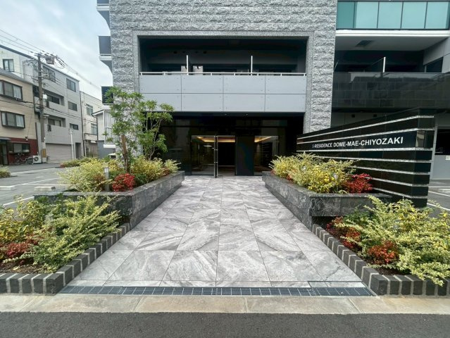 S-RESIDENCEドーム前千代崎のエントランス