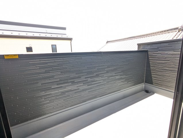 ひたちなか阿字ヶ浦町第4のバルコニー|暖かな日差しのふりそそぐ広々ルーフバルコニー、たくさんの洗濯物が干せます～
