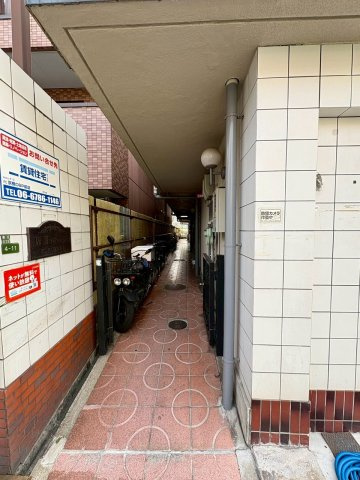 晩成ハイツ関目のエントランス