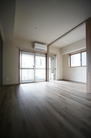 平尾弐番街ビル　西高宮小学校区の居間・リビング