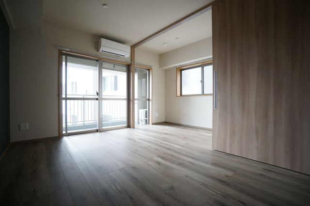 平尾弐番街ビル　西高宮小学校区の居間・リビング