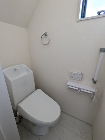 ひたちなか阿字ヶ浦町第4のトイレ|トイレ～お気に入りのカバーやマット・スリッパを置いて快適に！！