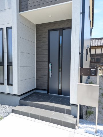 ひたちなか阿字ヶ浦町第4の玄関|エントランスです。帰りたくなる家、住む幸せ、ご見学の際はお問合せ下さい。心よりお待ちしております～。