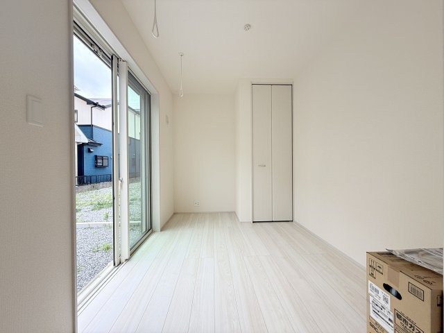 遠州浜2丁目　全5棟の洋室|約4帖の洋室は、在宅ワークや趣味のお部屋として活用してみるものいいですね！