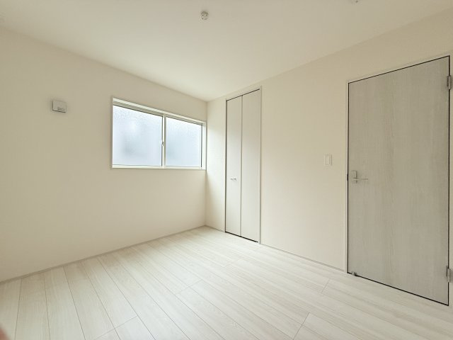 遠州浜2丁目　全5棟の洋室|約5.25帖の洋室は収納もあり、お子様のお部屋にいかがでしょうか♪