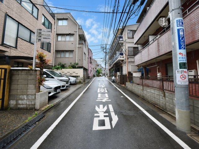文京区千石4丁目　中古戸建の前面道路含む現地写真|2026.06.26撮影

現地ご見学希望・資料請求などお気軽にお問い合わせ下さい！
03-5990-5201