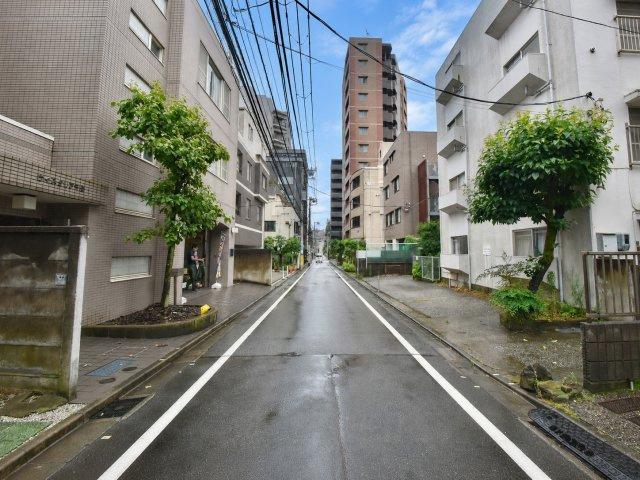 文京区千石4丁目　中古戸建の前面道路含む現地写真|2026.06.26撮影

現地ご見学希望・資料請求などお気軽にお問い合わせ下さい！
03-5990-5201