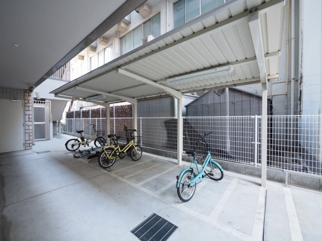 Dimus福島の駐車場