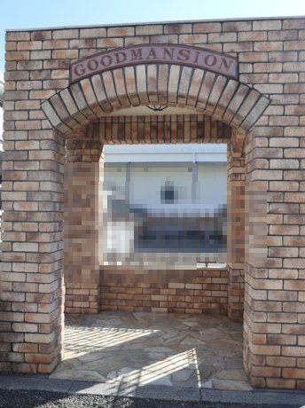 ゴッドマンションのエントランス