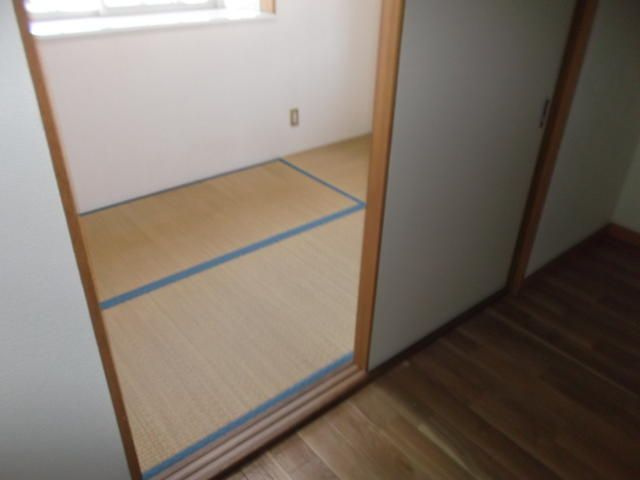 ハイツ長谷川の和室