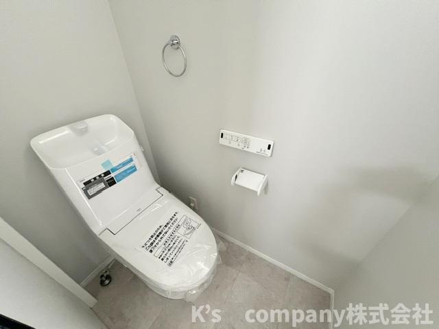 ◎茅ヶ崎市西久保　新築戸建　2号棟◎のトイレ|2階のトイレ◇白を基調とした清潔感のあるトイレ◇