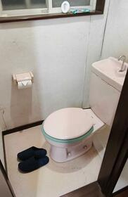御堂町　中古一戸建てのトイレ|１階トイレ
■物件内覧・資金計画相談・住宅ローン相談、リフォーム相談、お問合せ受付中■
※当日・翌日のご内覧、ご相談はお電話でのお問合せがスムーズです！