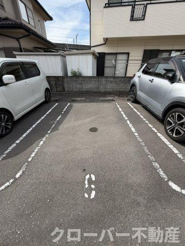 シャーメゾンαの駐車場