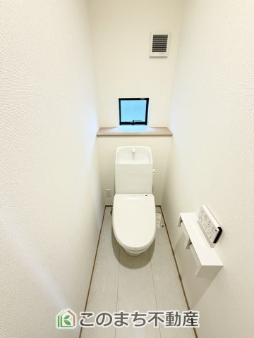 ハートフルタウン宇都宮市雀の宮1丁目277番のトイレ|同社施工物件の写真です。※建具やフローリング、その他仕様が違う場合がございます。