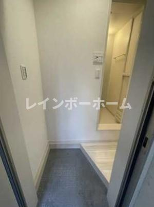 メルディア竹ノ塚2丁目２の玄関