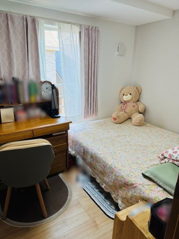 文京区本駒込5丁目　中古戸建の洋室|現地写真

現地ご見学希望・資料請求などお気軽にお問い合わせ下さい！
03-5990-5201