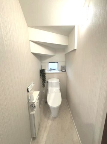 茂原市東郷　中古戸建のトイレ|令和3年1月築 太陽光発電（4.4ｋｗ）駐車3台可能 スーパーカスミ徒歩約10分都市ガスウッドデッキ