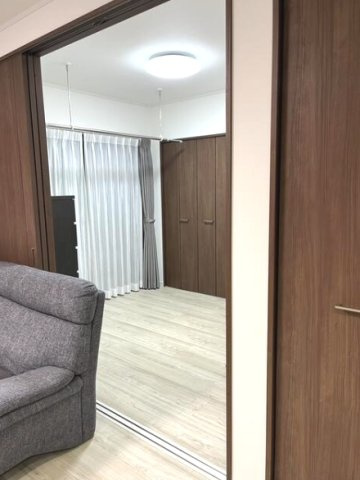 茂原市東郷　中古戸建の洋室|令和3年1月築 太陽光発電（4.4ｋｗ）駐車3台可能 スーパーカスミ徒歩約10分都市ガスウッドデッキ