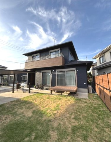 茂原市東郷　中古戸建の庭|令和3年1月築 太陽光発電（4.4ｋｗ）駐車3台可能 スーパーカスミ徒歩約10分都市ガスウッドデッキ