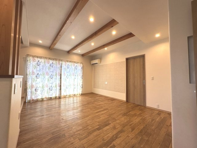 島田市阿知ケ谷　売り中古住宅の居間・リビング