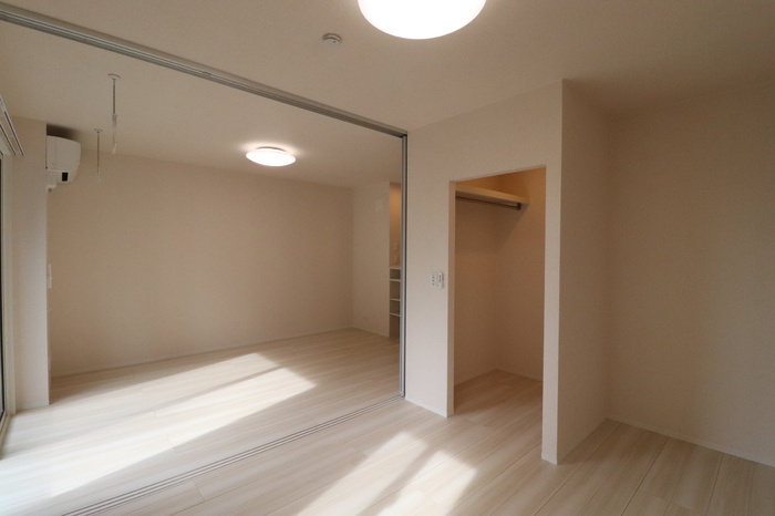 Ｄ－ｒｏｏｍアベタテの洋室