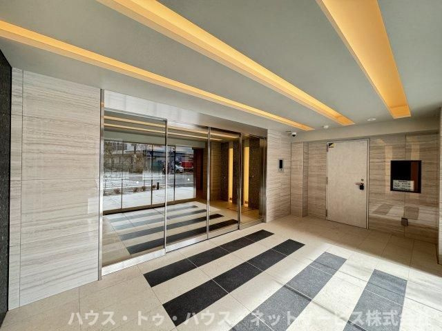 ヴァローレ松戸フィーロのエントランス