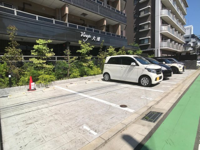 ヴィラージュ大濠　南当仁小学校区の駐車場|ヴィラージュ大濠