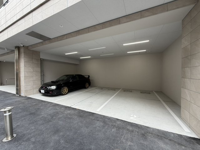 スプランディッド弁天町WESTの駐車場