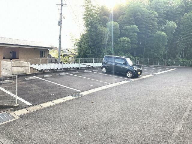 サンモール緑Ａの駐車場